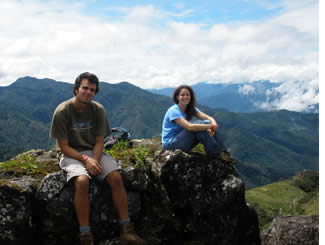 På toppen av La Artilleria Hike i Boquete, Panama